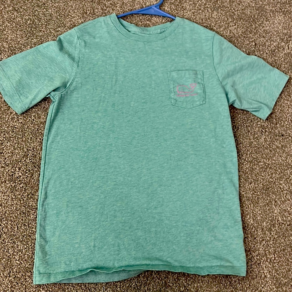 Vineyard vines tee